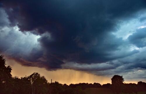 Abendregen aus dunkler Wolke 02.07.2020