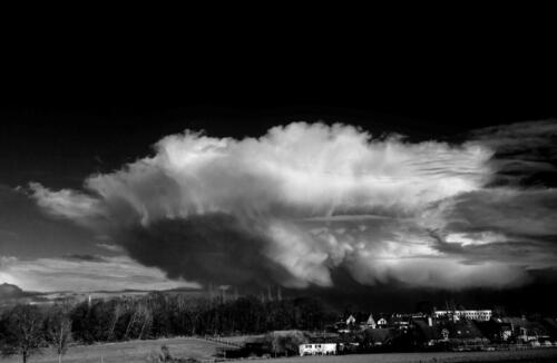 Gewitterwolke mit imposanter Krone 08.01.2023 sw