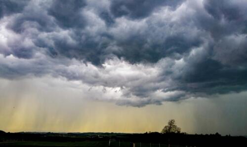 Regen aus prekärem Gewölk, 16.05.2022